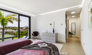 Villa de luxe moderne et exclusive, prête à emménager, à vendre à Benahavis - Marbella, avec vue imprenable sur le golf et la mer 33512 
