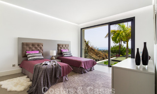 Villa de luxe moderne et exclusive, prête à emménager, à vendre à Benahavis - Marbella, avec vue imprenable sur le golf et la mer 33513 