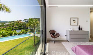 Villa de luxe moderne et exclusive, prête à emménager, à vendre à Benahavis - Marbella, avec vue imprenable sur le golf et la mer 33514 