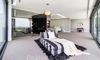 Villa de luxe moderne et exclusive, prête à emménager, à vendre à Benahavis - Marbella, avec vue imprenable sur le golf et la mer 33520 