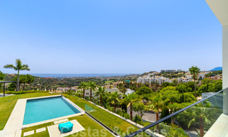 Villa de luxe moderne et exclusive, prête à emménager, à vendre à Benahavis - Marbella, avec vue imprenable sur le golf et la mer 33524 