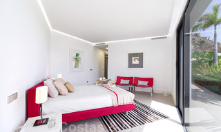 Villa de luxe moderne et exclusive, prête à emménager, à vendre à Benahavis - Marbella, avec vue imprenable sur le golf et la mer 33526 