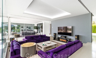 Villa de luxe moderne et exclusive, prête à emménager, à vendre à Benahavis - Marbella, avec vue imprenable sur le golf et la mer 33531 
