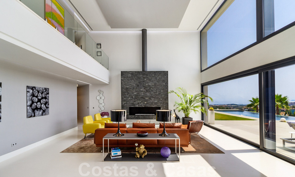Villa de luxe moderne et exclusive, prête à emménager, à vendre à Benahavis - Marbella, avec vue imprenable sur le golf et la mer 33533