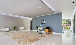 Villa de luxe moderne et exclusive, prête à emménager, à vendre à Benahavis - Marbella, avec vue imprenable sur le golf et la mer 33535 