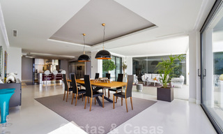 Villa de luxe moderne et exclusive, prête à emménager, à vendre à Benahavis - Marbella, avec vue imprenable sur le golf et la mer 33537 