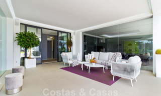 Villa de luxe moderne et exclusive, prête à emménager, à vendre à Benahavis - Marbella, avec vue imprenable sur le golf et la mer 33539 