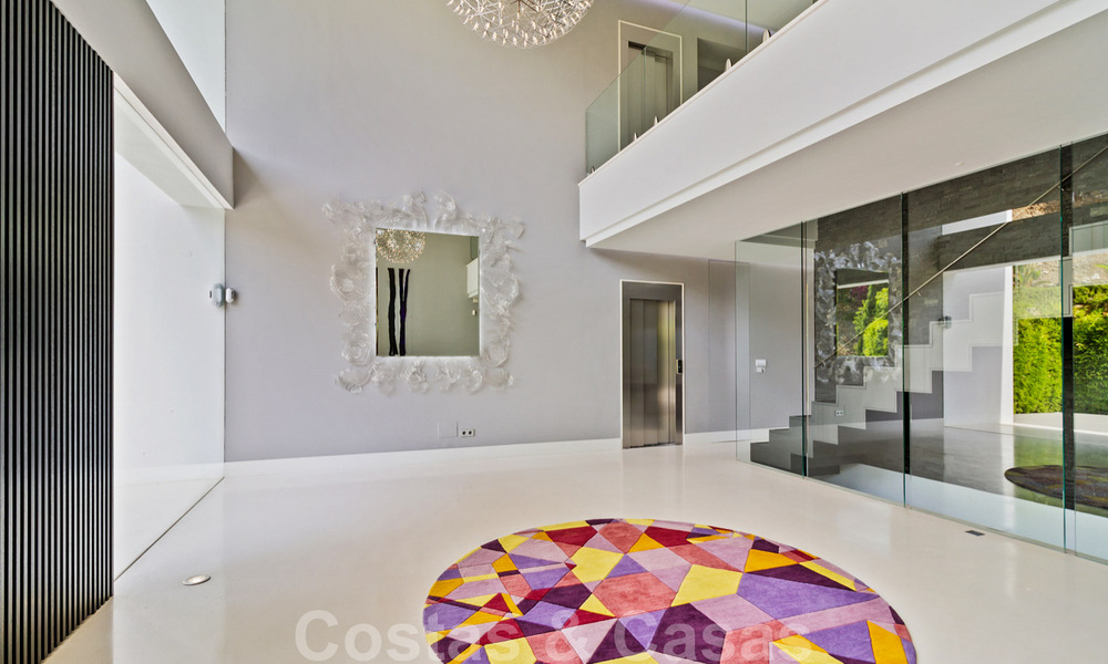 Villa de luxe moderne et exclusive, prête à emménager, à vendre à Benahavis - Marbella, avec vue imprenable sur le golf et la mer 33546