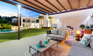 Villa de luxe moderne et exclusive, prête à emménager, à vendre à Benahavis - Marbella, avec vue imprenable sur le golf et la mer 33553 