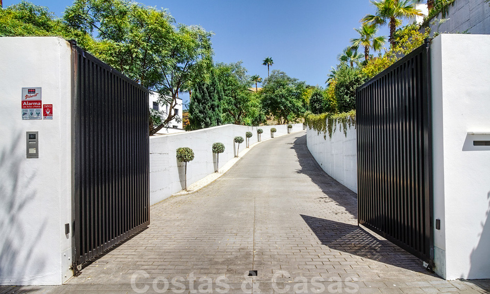 Villa de luxe moderne et exclusive, prête à emménager, à vendre à Benahavis - Marbella, avec vue imprenable sur le golf et la mer 33561