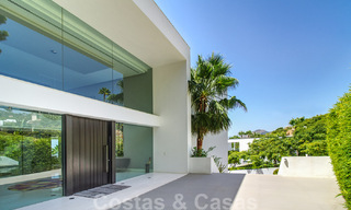 Villa de luxe moderne et exclusive, prête à emménager, à vendre à Benahavis - Marbella, avec vue imprenable sur le golf et la mer 33563 