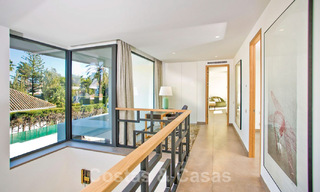 Prêt à emménager, deuxième ligne de plage, villa andalouse contemporaine à vendre, Marbella - Estepona Est 33452 