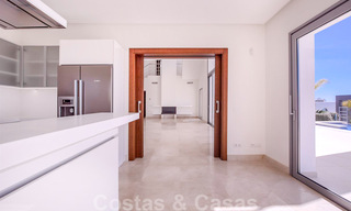 Prête à emménager, nouvelle villa de luxe moderne à vendre avec vue sur la mer à Marbella - Benahavis dans une résidence fermée 33567 