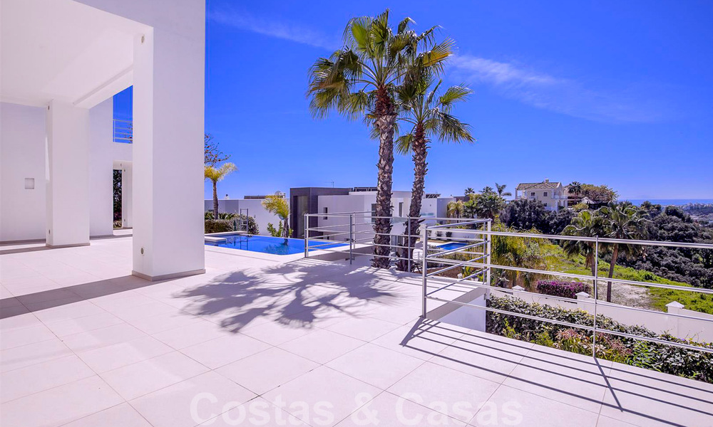 Prête à emménager, nouvelle villa de luxe moderne à vendre avec vue sur la mer à Marbella - Benahavis dans une résidence fermée 33568