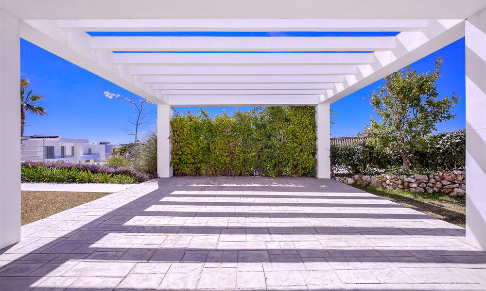Prête à emménager, nouvelle villa de luxe moderne à vendre avec vue sur la mer à Marbella - Benahavis dans une résidence fermée 33572