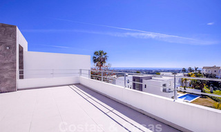 Prête à emménager, nouvelle villa de luxe moderne à vendre avec vue sur la mer à Marbella - Benahavis dans une résidence fermée 33573 