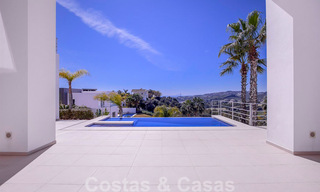 Prête à emménager, nouvelle villa de luxe moderne à vendre avec vue sur la mer à Marbella - Benahavis dans une résidence fermée 33576 