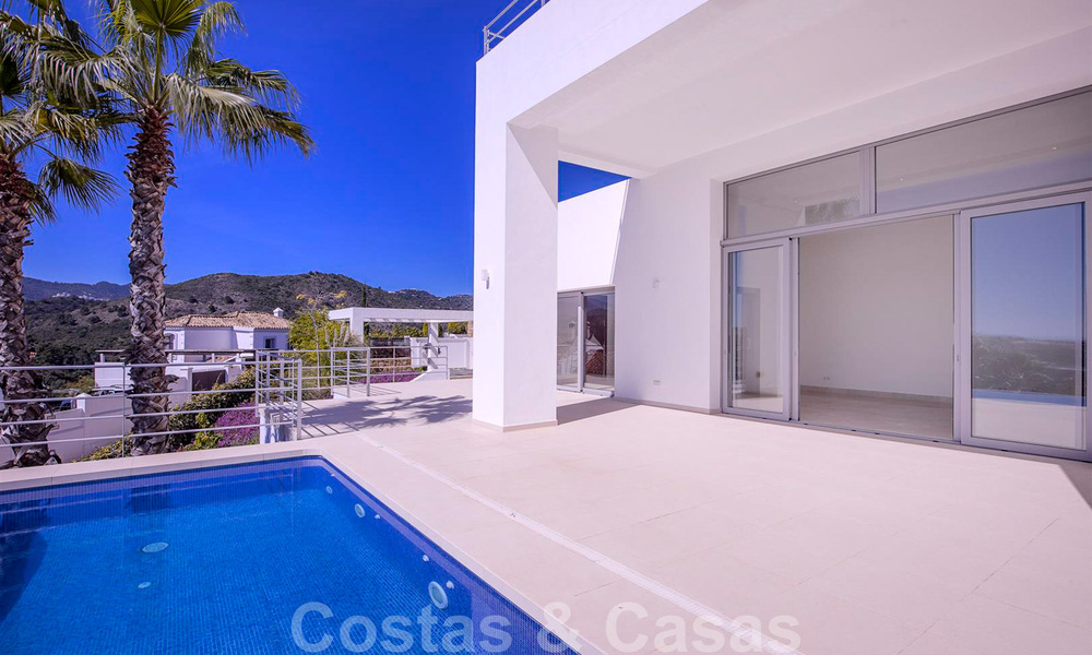 Prête à emménager, nouvelle villa de luxe moderne à vendre avec vue sur la mer à Marbella - Benahavis dans une résidence fermée 33578