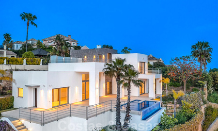 Prête à emménager, nouvelle villa de luxe moderne à vendre avec vue sur la mer à Marbella - Benahavis dans une résidence fermée 33579