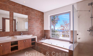Prête à emménager, nouvelle villa de luxe moderne à vendre avec vue sur la mer à Marbella - Benahavis dans une résidence fermée 33582 