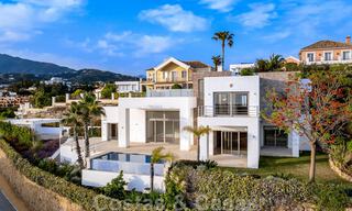 Prête à emménager, nouvelle villa de luxe moderne à vendre avec vue sur la mer à Marbella - Benahavis dans une résidence fermée 33585 