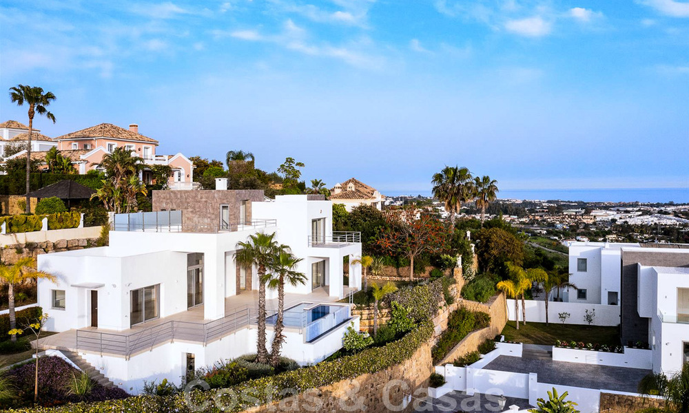 Prête à emménager, nouvelle villa de luxe moderne à vendre avec vue sur la mer à Marbella - Benahavis dans une résidence fermée 33586