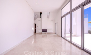 Prête à emménager, nouvelle villa de luxe moderne à vendre avec vue sur la mer à Marbella - Benahavis dans une résidence fermée 33587 