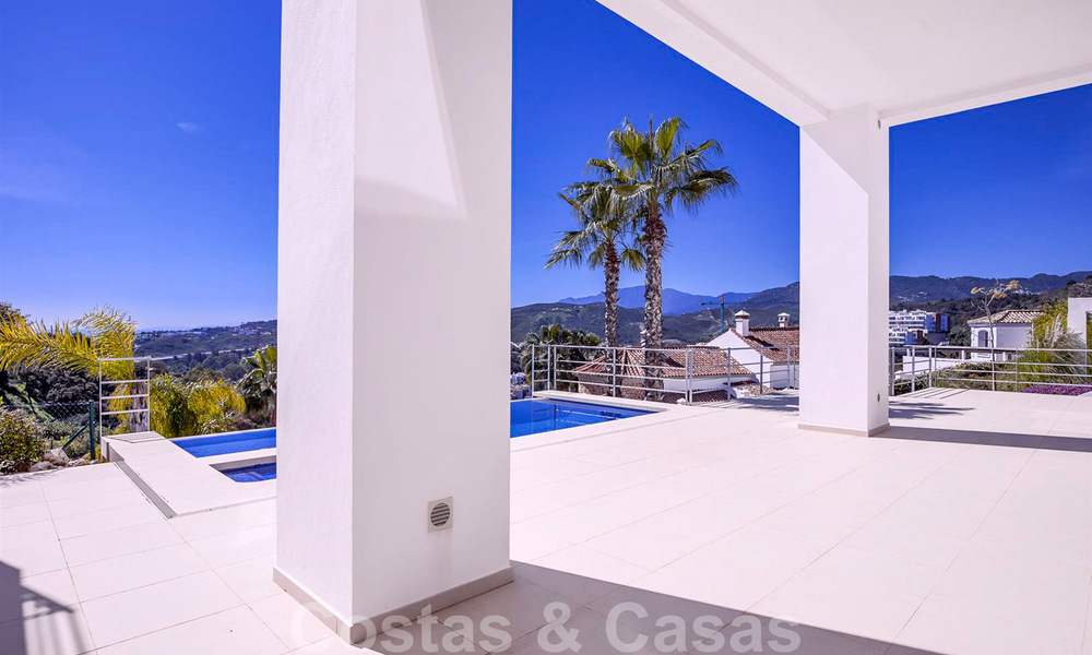 Prête à emménager, nouvelle villa de luxe moderne à vendre avec vue sur la mer à Marbella - Benahavis dans une résidence fermée 33589