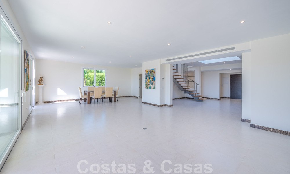 Villa moderne de luxe à vendre à Marbella - Benahavis avec vue panoramique sur le golf, prête à emménager 33493