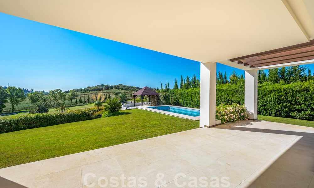 Villa moderne de luxe à vendre à Marbella - Benahavis avec vue panoramique sur le golf, prête à emménager 33494