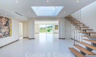 Villa moderne de luxe à vendre à Marbella - Benahavis avec vue panoramique sur le golf, prête à emménager 33495 
