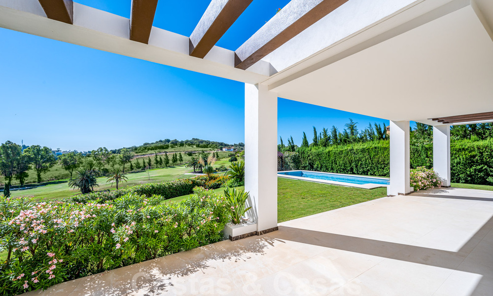 Villa moderne de luxe à vendre à Marbella - Benahavis avec vue panoramique sur le golf, prête à emménager 33502