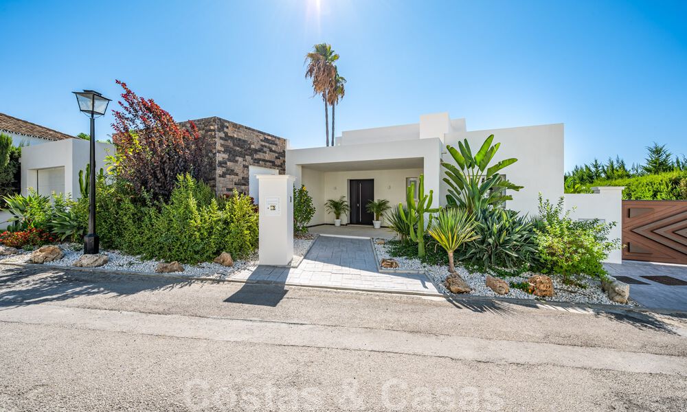 Villa moderne de luxe à vendre à Marbella - Benahavis avec vue panoramique sur le golf, prête à emménager 33505