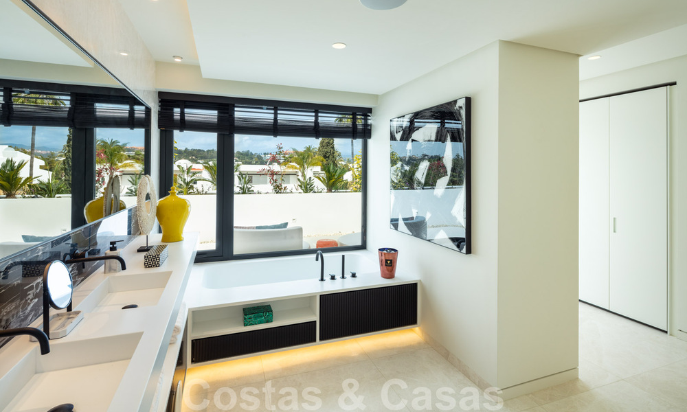 Villa de conception moderne prête à emménager à vendre à Nueva Andalucia - Marbella, proche des commodités 34003