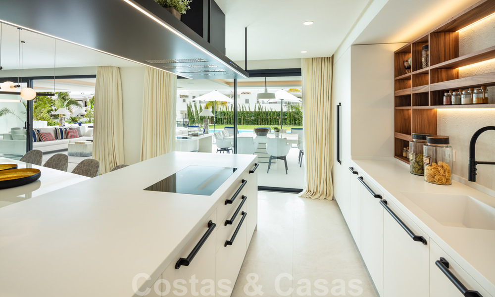 Villa de conception moderne prête à emménager à vendre à Nueva Andalucia - Marbella, proche des commodités 34013