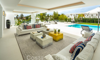 Villa de conception moderne prête à emménager à vendre à Nueva Andalucia - Marbella, proche des commodités 34017 
