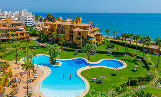 Spectaculaire penthouse avec piscine privée et vue panoramique sur la mer dans un complexe de luxe en front de mer à vendre, New Golden Mile, Marbella - Estepona 34030 