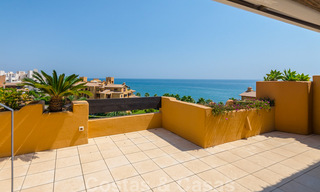Spectaculaire penthouse avec piscine privée et vue panoramique sur la mer dans un complexe de luxe en front de mer à vendre, New Golden Mile, Marbella - Estepona 34040 