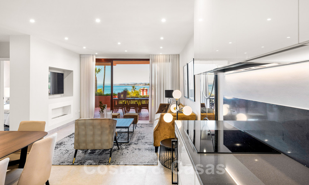 Appartement de luxe avec jardin en front de mer à vendre dans un complexe exclusif entre Marbella et Estepona 34195