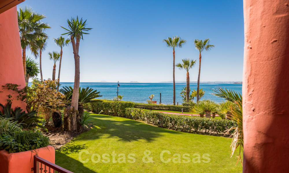 Appartement de luxe avec jardin en front de mer à vendre dans un complexe exclusif entre Marbella et Estepona 34199