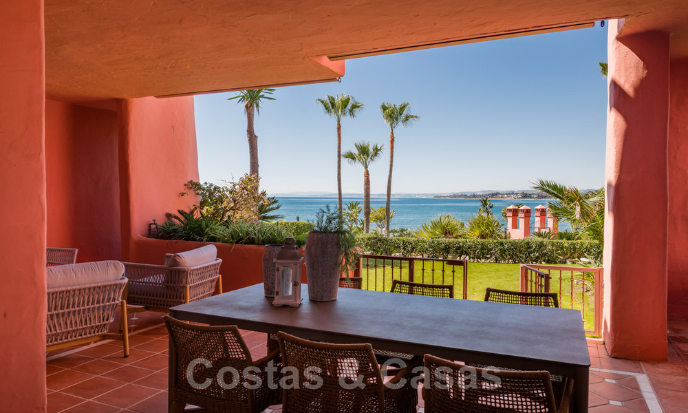 Appartement de luxe avec jardin en front de mer à vendre dans un complexe exclusif entre Marbella et Estepona 34203
