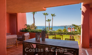 Appartement de luxe avec jardin en front de mer à vendre dans un complexe exclusif entre Marbella et Estepona 34203 
