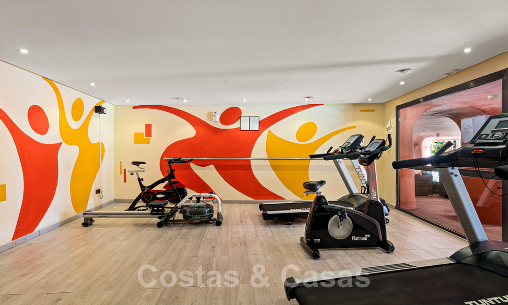 Appartement de luxe avec jardin en front de mer à vendre dans un complexe exclusif entre Marbella et Estepona 34209