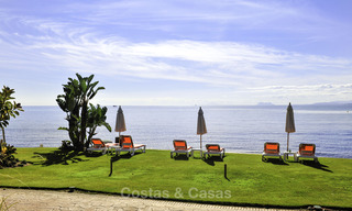 Appartement de luxe avec jardin en front de mer à vendre dans un complexe exclusif entre Marbella et Estepona 34214 