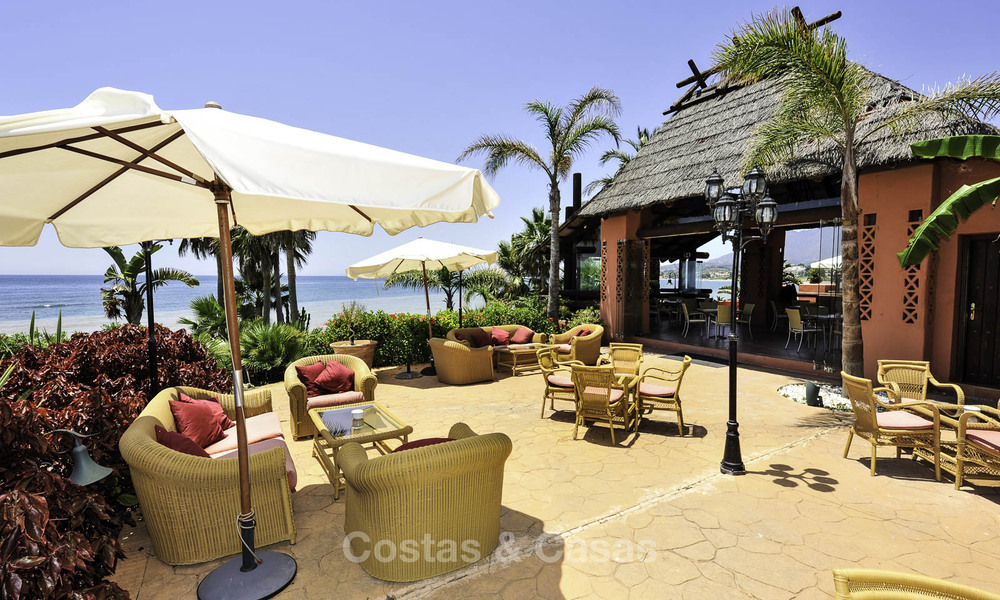 Appartement de luxe avec jardin en front de mer à vendre dans un complexe exclusif entre Marbella et Estepona 34216