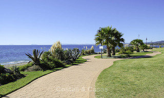 Appartement de luxe avec jardin en front de mer à vendre dans un complexe exclusif entre Marbella et Estepona 34217 