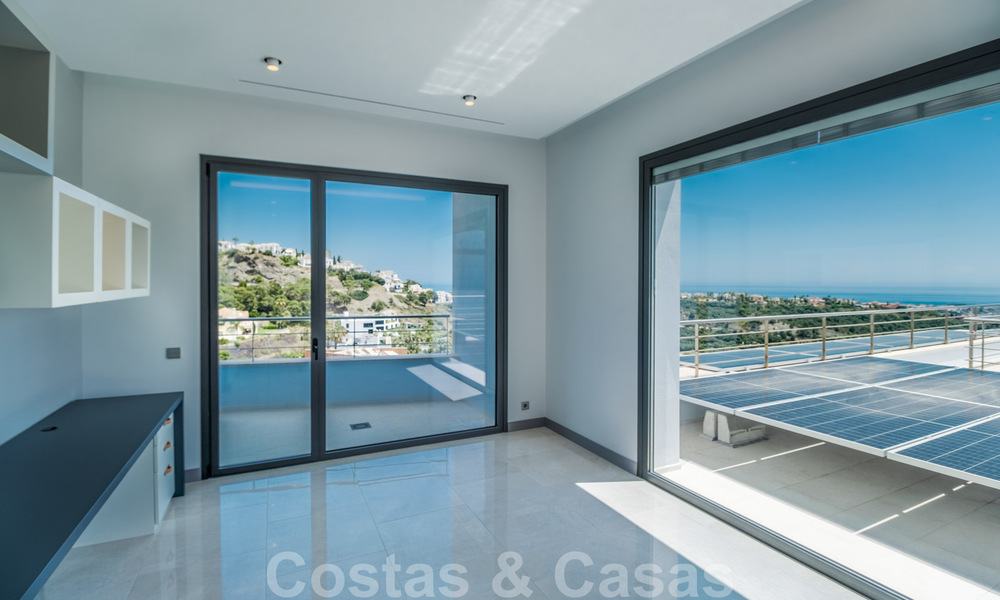 Villa ultramoderne avec vue panoramique sur la mer à vendre dans une urbanisation exclusive de Benahavis - Marbella 34368