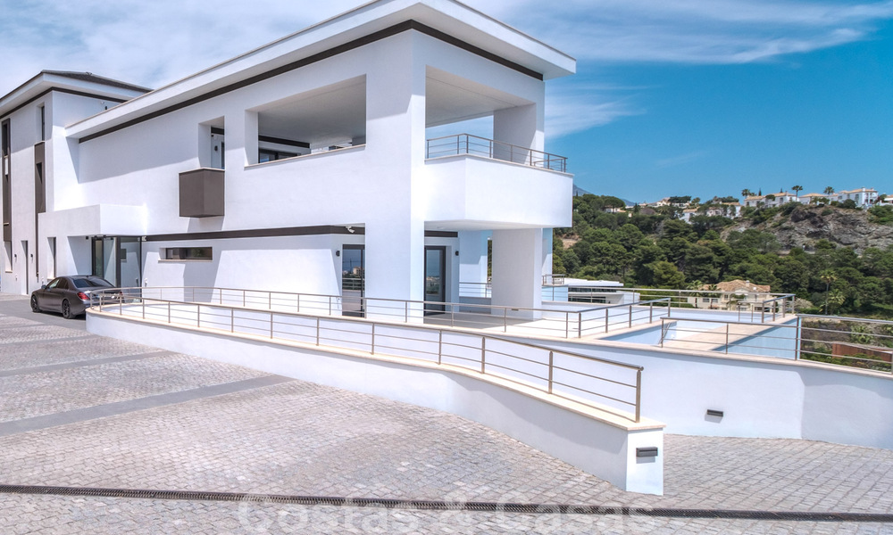 Villa ultramoderne avec vue panoramique sur la mer à vendre dans une urbanisation exclusive de Benahavis - Marbella 34390