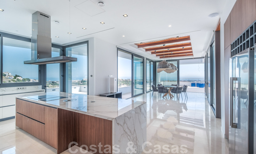 Villa ultramoderne avec vue panoramique sur la mer à vendre dans une urbanisation exclusive de Benahavis - Marbella 34400
