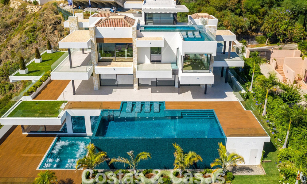 Prix très réduit. Villa de conception moderne prête à emménager à vendre dans une station de golf cinq étoiles à Marbella - Benahavis 34636